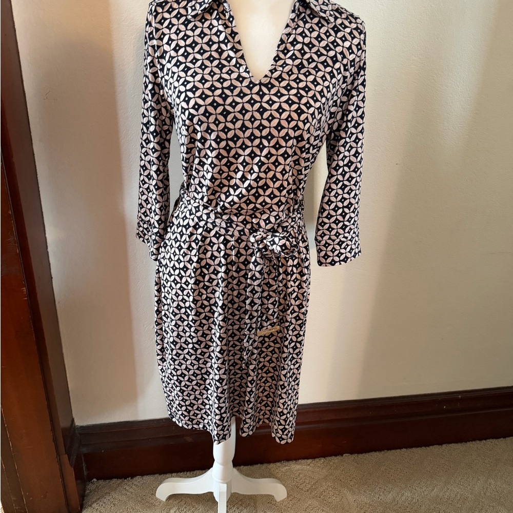Chic Patterned Dress with Belt navy and tan colored